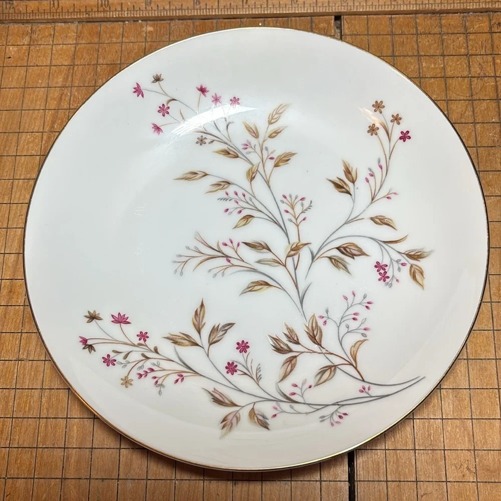 Meito Japan Porcelain Set 3 Shallow Bowls, 1 Sm Plate, Burgundy Lacquerware Box